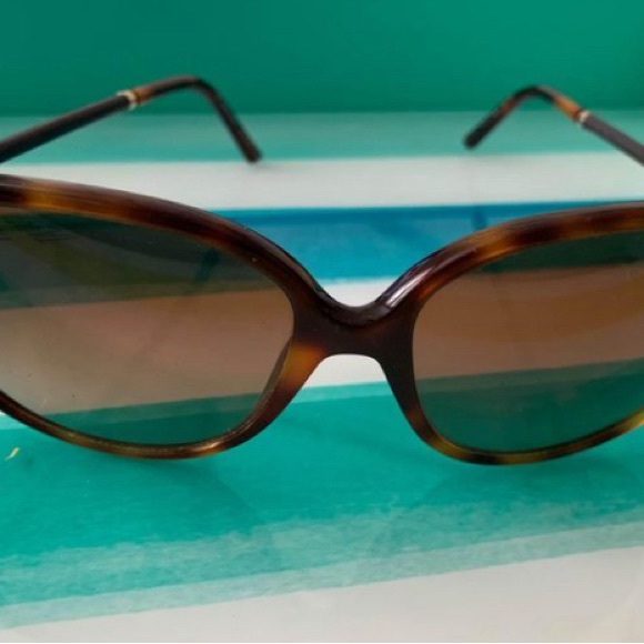 Burberry Cat-Eye Sunglasses
Brown Tortoise Acetate
Gradient Lenses
Includes Case - Picture 5 of 6